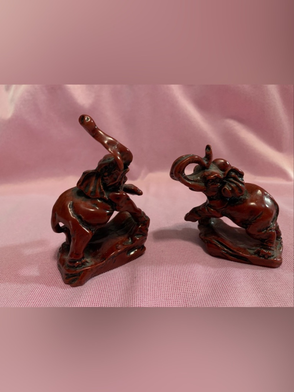 VTG 2 Elephants Resin Dark Red Brick - Trunks Up / 3-4 Inches